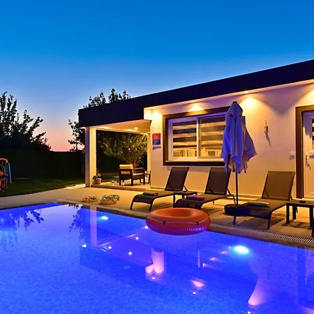Valiant Apartment *