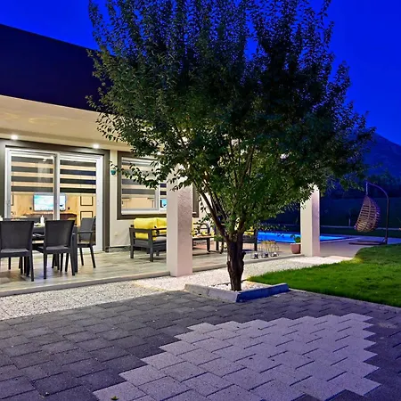 Valiant Apartment